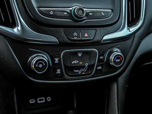 Used 2022 Chevrolet Equinox LT FWD image 26