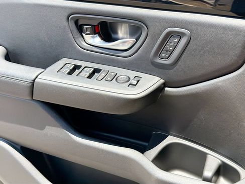 Used 2025 Honda Pilot Touring image 17