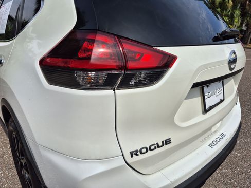 Used 2018 Nissan Rogue SV w/ Premium Package FWD image 12
