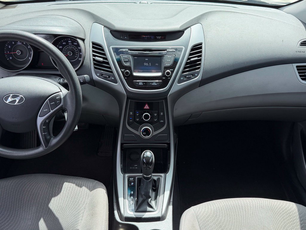 Used 2015 Hyundai Elantra SE w/ Option Group 02 FWD image 16