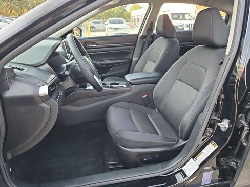 Used 2025 Nissan Altima 2.5 SV FWD image 25