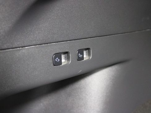 Used 2022 Tesla Model Y Performance image 39