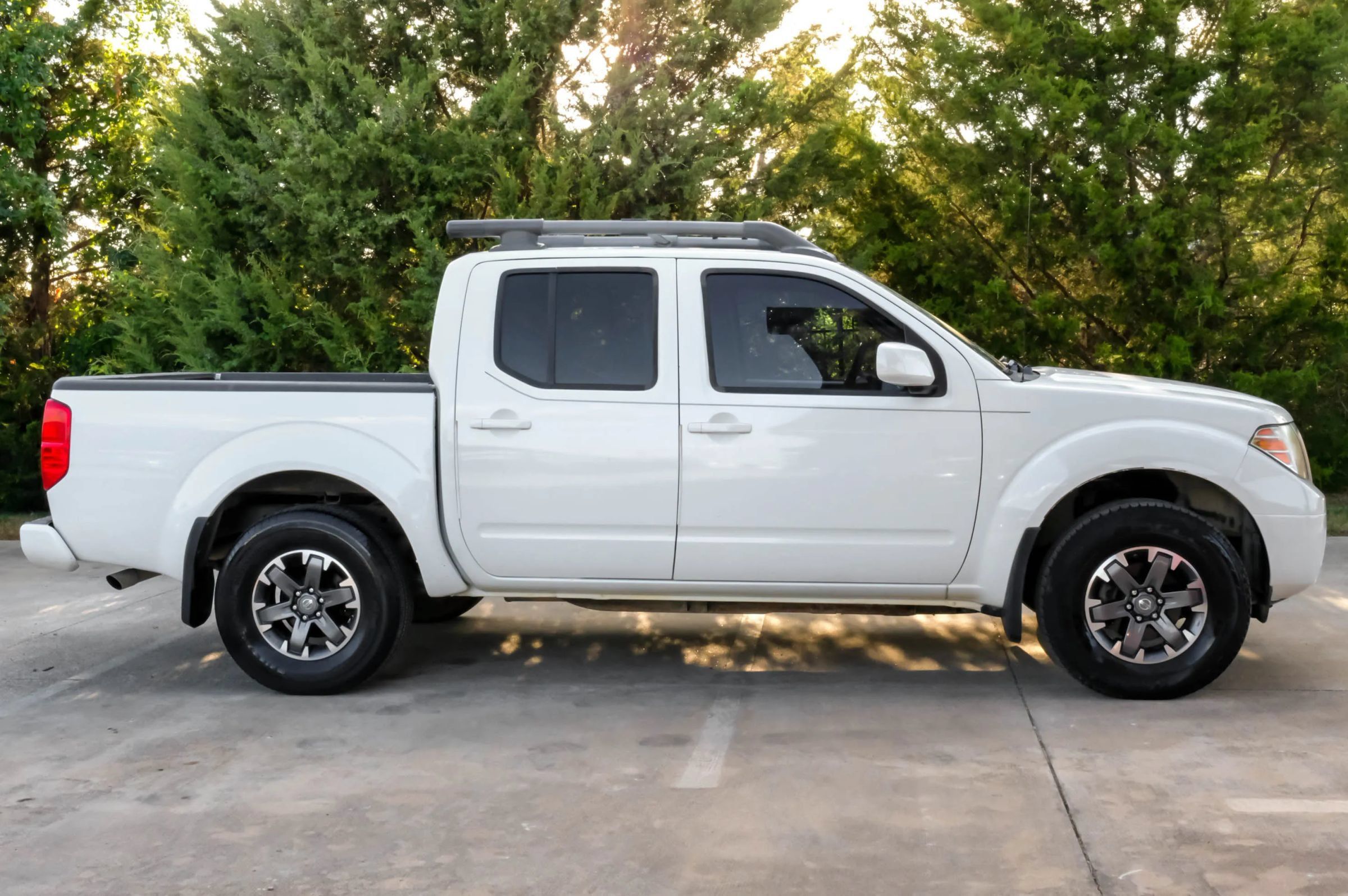 Used 2016 Nissan Frontier PRO-4X w/ Pro-4x Luxury Package AWD/4WD image 8