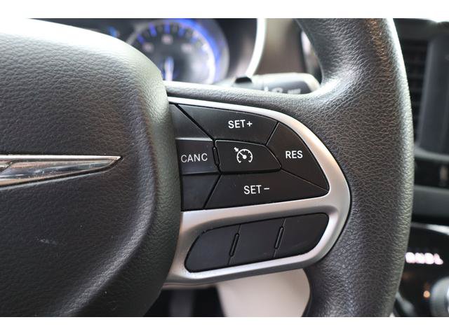 Used 2017 Chrysler Pacifica Touring FWD image 17