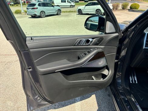 Used 2020 BMW X5 M50i w/ Executive Package image 12