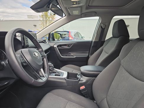 Used 2022 Toyota RAV4 XLE w/ Convenience Package AWD/4WD image 22