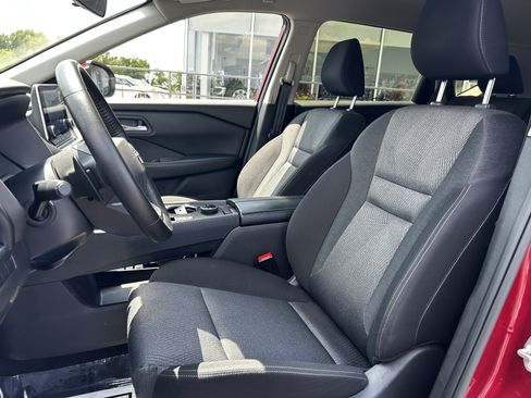Used 2025 Nissan Rogue SV AWD/4WD image 13