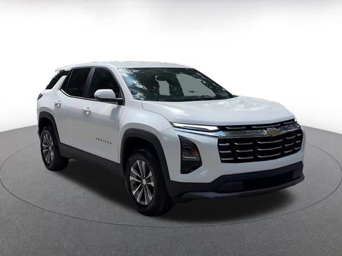 Used 2025 Chevrolet Equinox LT FWD image 3