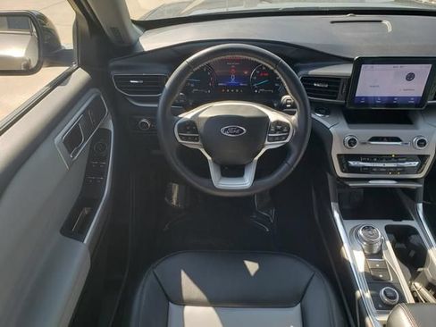 Used 2023 Ford Explorer XLT w/ Equipment Group 202A AWD/4WD image 18