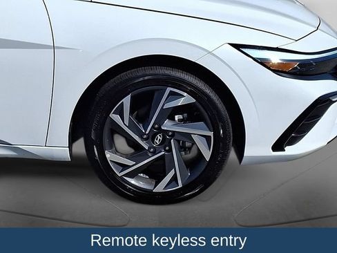 Used 2025 Hyundai Elantra Limited FWD image 10