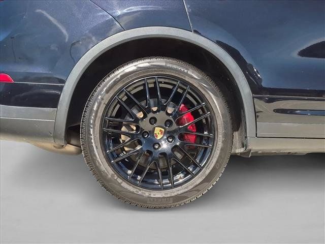 Used 2015 Porsche Cayenne Turbo w/ Premium Plus Package AWD/4WD image 26