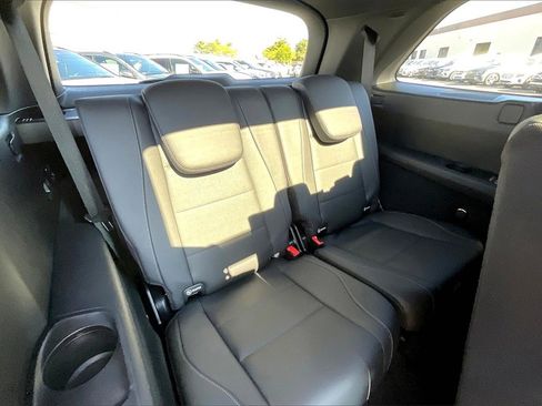 Used 2025 Mercedes-Benz GLS 450 4MATIC image 21