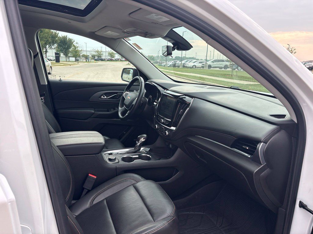 Used 2021 Chevrolet Traverse Premier w/ Redline Edition AWD/4WD image 23