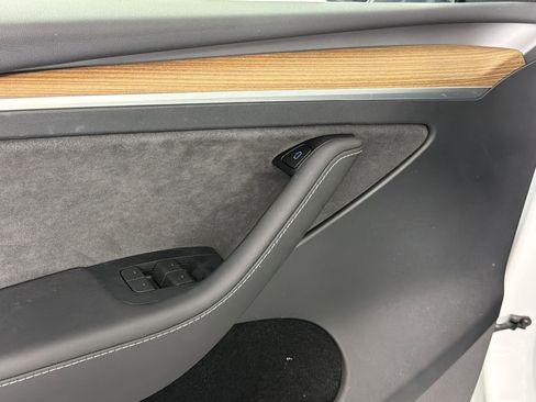 Used 2023 Tesla Model Y 2WD image 13
