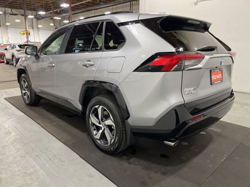 Used 2023 Toyota RAV4 SE w/ Weather & Moonroof Package image 6