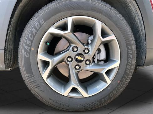 Used 2025 Chevrolet Trax LT FWD image 10