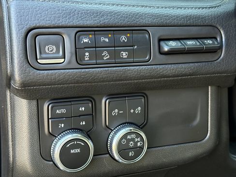 Used 2023 GMC Yukon Denali AWD/4WD image 25