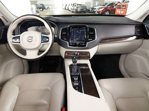 Used 2016 Volvo XC90 T6 Momentum w/ Momentum Plus Package AWD/4WD image 7