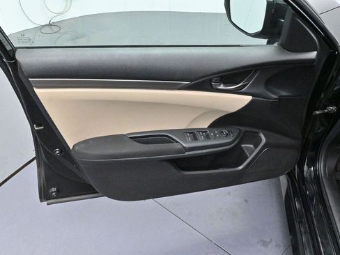 Used 2018 Honda Civic Sport image 9