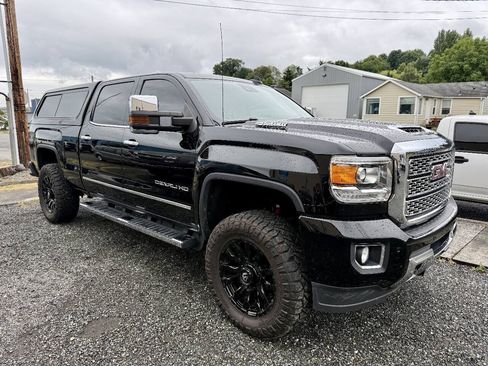 Used 2019 GMC Sierra 3500 Denali w/ Suspension Package, Off-Road AWD/4WD image 2