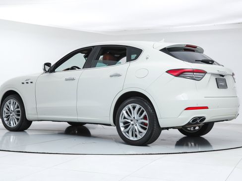 Certified 2022 Maserati Levante GT image 3