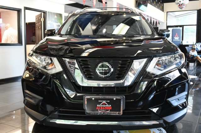 Used 2019 Nissan Rogue SV AWD/4WD image 2