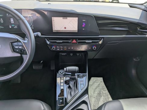 Certified 2024 Kia Niro EX FWD image 16