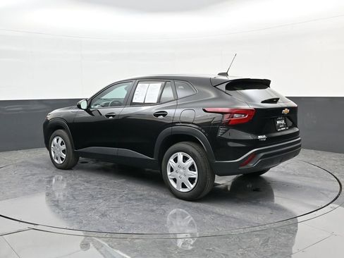 Used 2025 Chevrolet Trax LS image 5