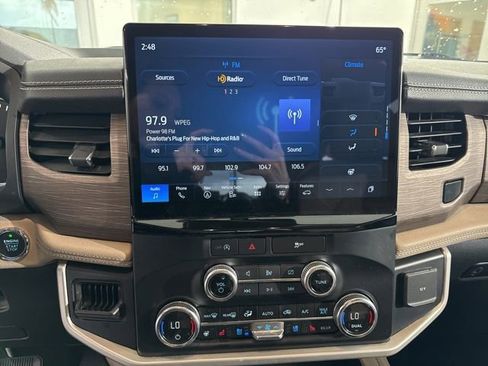 Used 2024 Ford Expedition Limited image 28