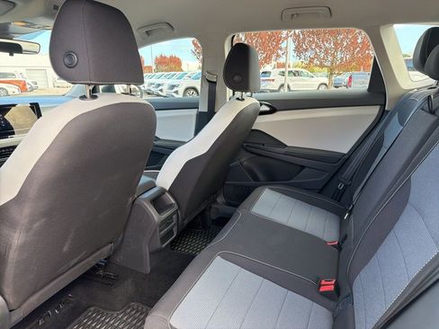 Used 2025 Volkswagen Taos S image 9