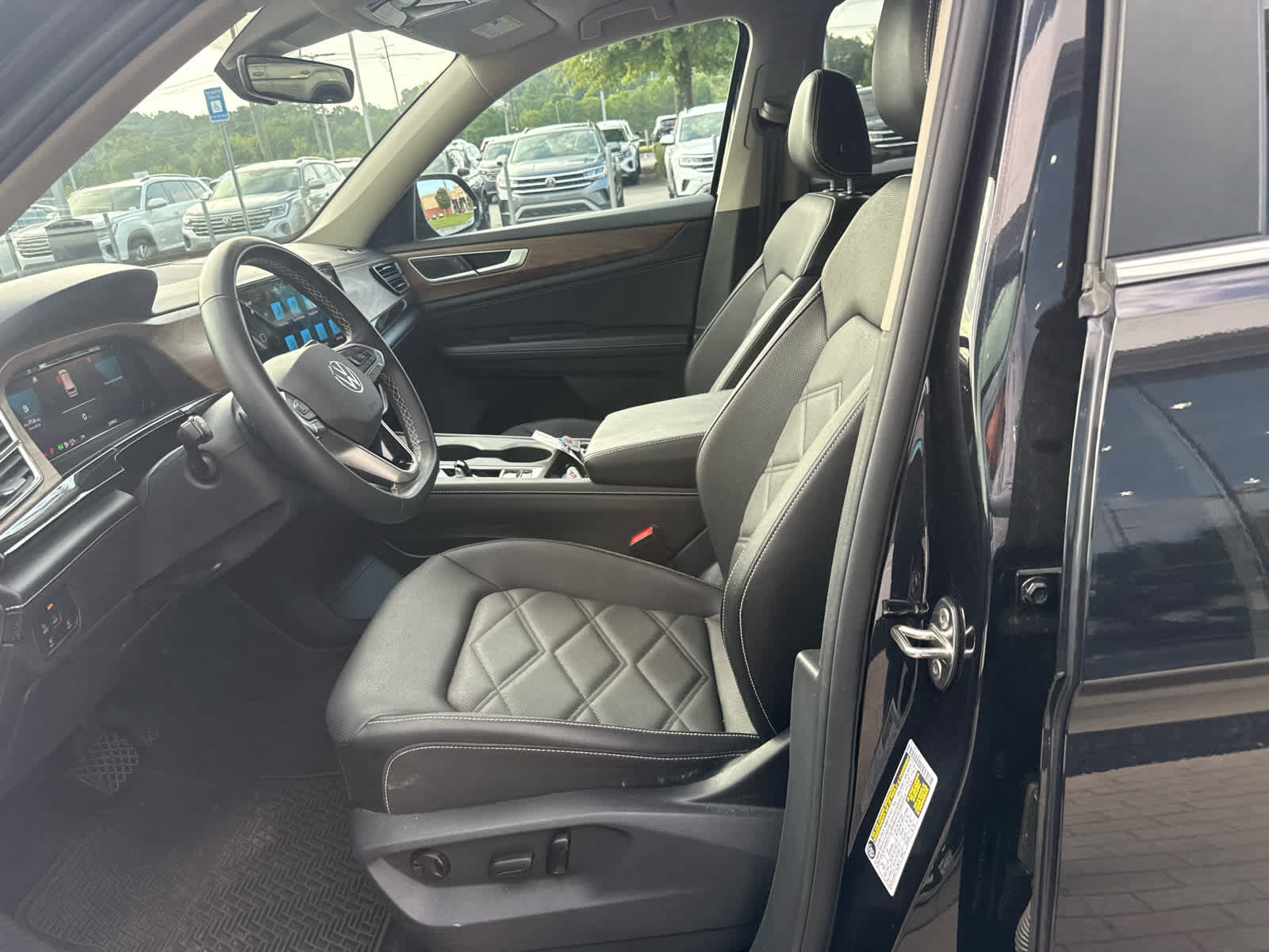 Certified 2024 Volkswagen Atlas SE FWD image 32