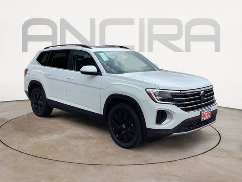 New 2025 Volkswagen Atlas SE FWD image 2