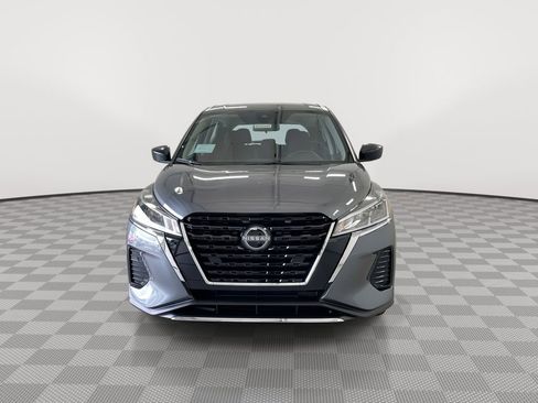 Certified 2025 Nissan Kicks Play S image 4