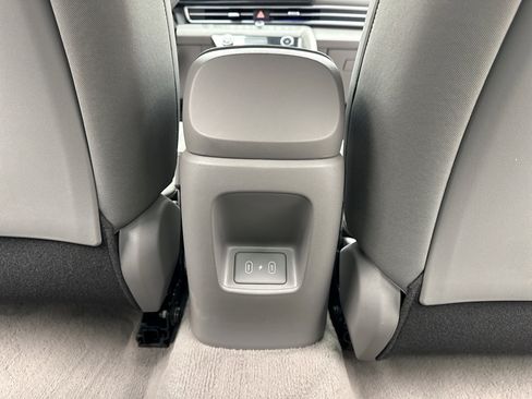 Used 2024 Hyundai Elantra SEL image 20