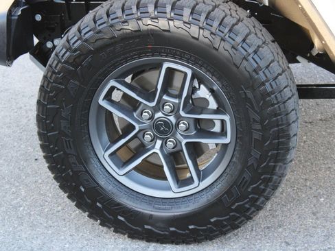 New 2025 Jeep Gladiator Mojave image 8