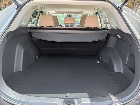 Used 2021 Toyota RAV4 XLE w/ Convenience Package FWD image 13
