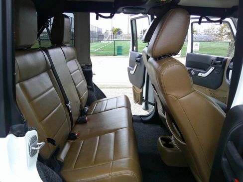 Used 2012 Jeep Wrangler Unlimited Sahara w/ Dual Top Group image 68