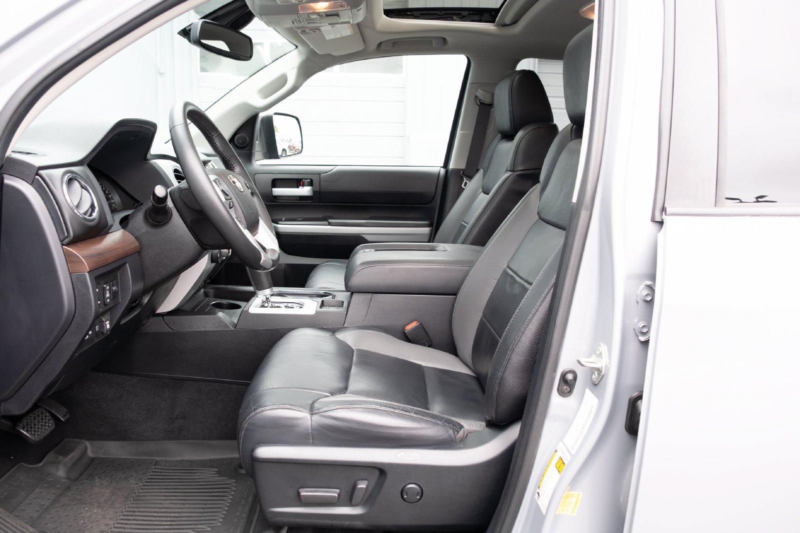Used 2021 Toyota Tundra Limited w/ Limited Premium Package AWD/4WD image 11