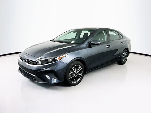 Used 2024 Kia Forte LXS w/ LXS Technology Package image 3