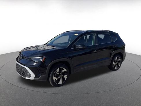 Used 2025 Volkswagen Taos SE image 7