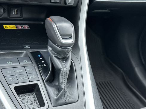 Used 2023 Toyota RAV4 XLE Premium image 23