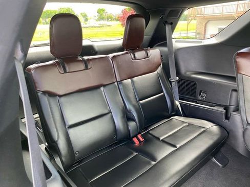 Used 2020 Ford Explorer Platinum w/ Premium Technology Package AWD/4WD image 30