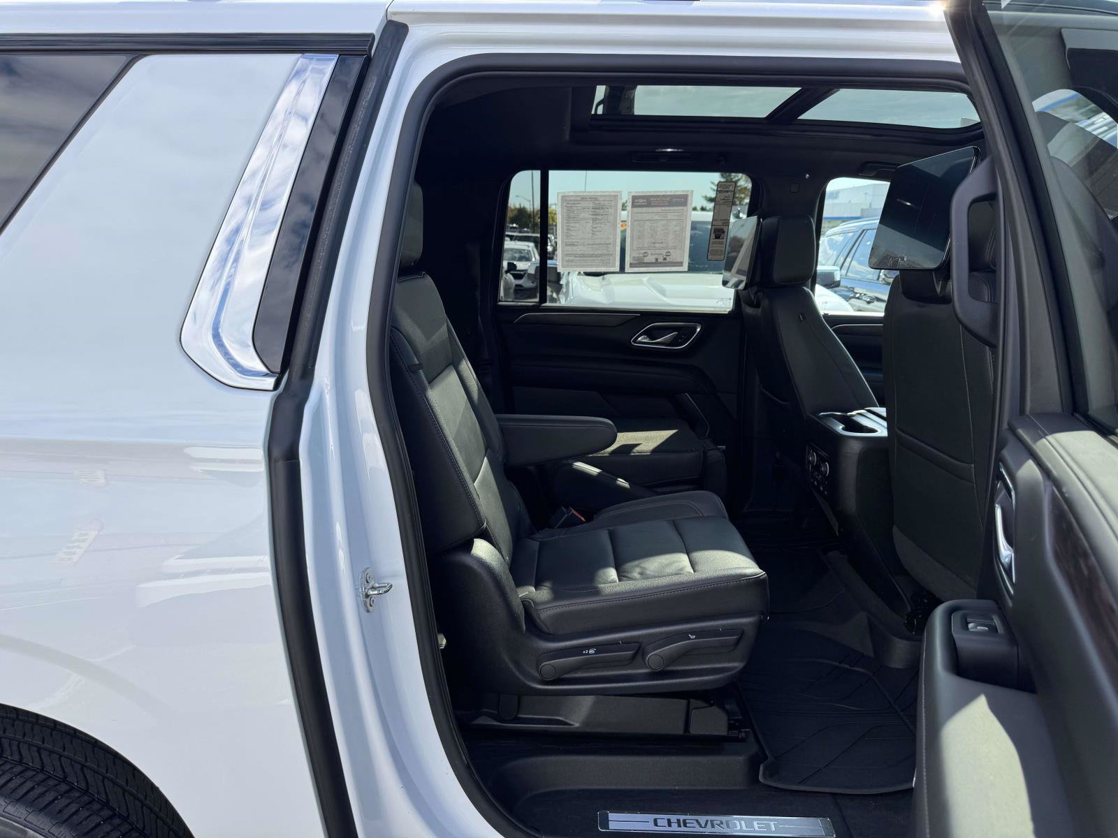 Used 2023 Chevrolet Suburban LT w/ LT Signature Plus Package AWD/4WD image 15