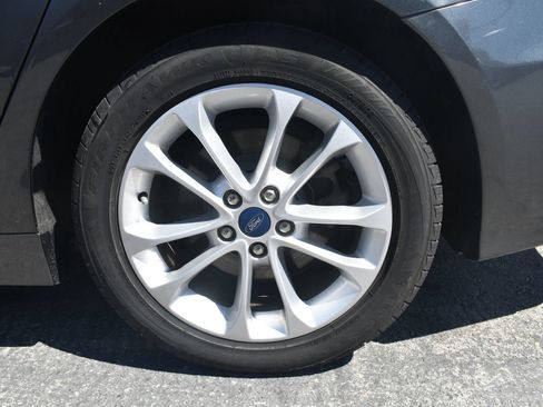 Used 2020 Ford Fusion SE FWD image 16