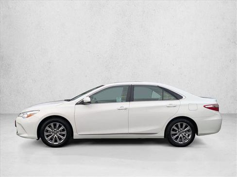 Used 2016 Toyota Camry XLE image 9