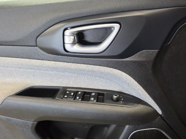 Used 2025 Jeep Compass Latitude AWD/4WD image 22