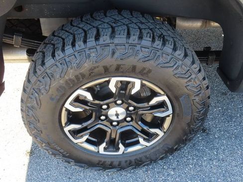 Used 2023 Chevrolet Silverado 1500 ZR2 AWD/4WD image 14