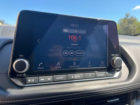 Used 2025 Nissan Rogue SV FWD image 20