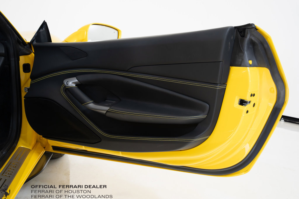 Used 2021 Ferrari F8 Tributo RWD image 22