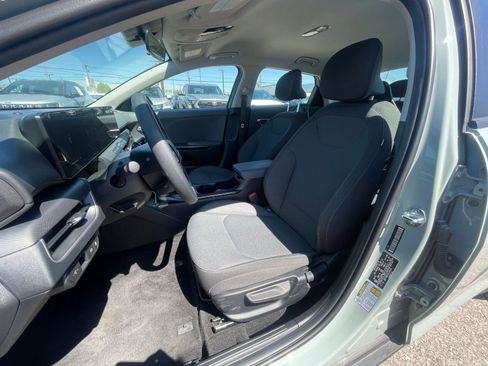 Used 2025 Kia K4 LXS image 36